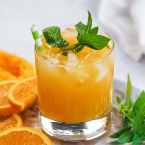 Orange Lila: Mango, lime, turunç aroması, böğürtlen, soda — 210 TL